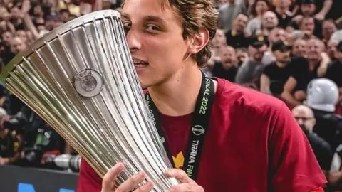 [争议焦点]欧冠赛程疑云：皇马比巴萨、马竞多休一日，热议不断，42人发声，120条回复]